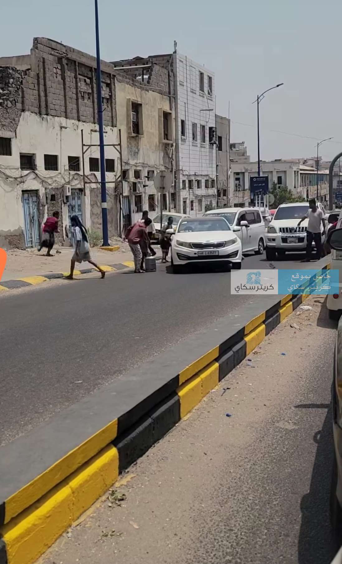 قطع اهم الطرقات بعدن احتجاجا على ازمة الغاز
