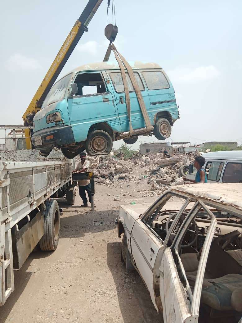 سحب الباصات في عدن