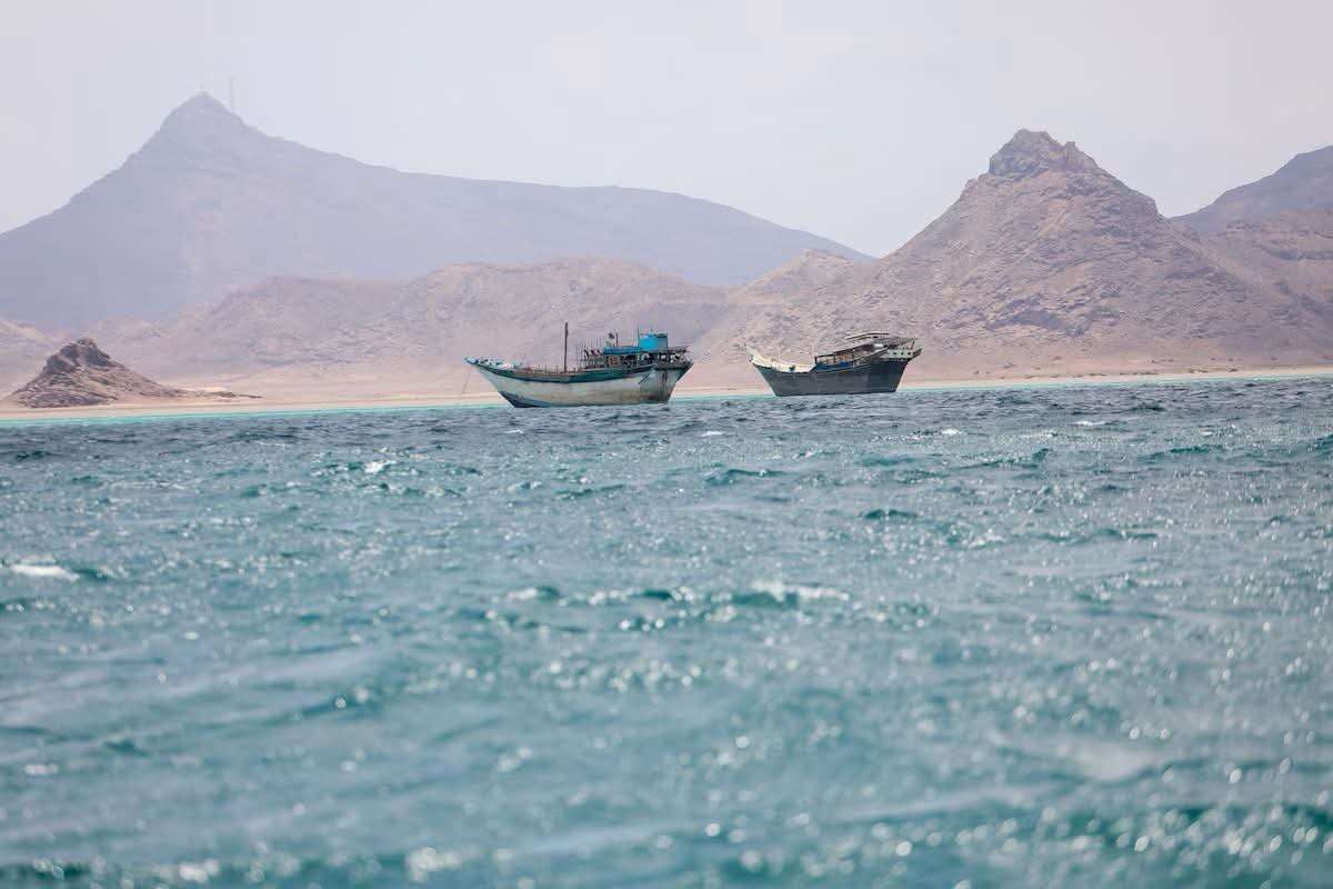 اليوم الثاني تواليا..سفن جديدة سفن تغيّر مساراتها في البحر الأحمر بعد تهديدات الحو ثيين
