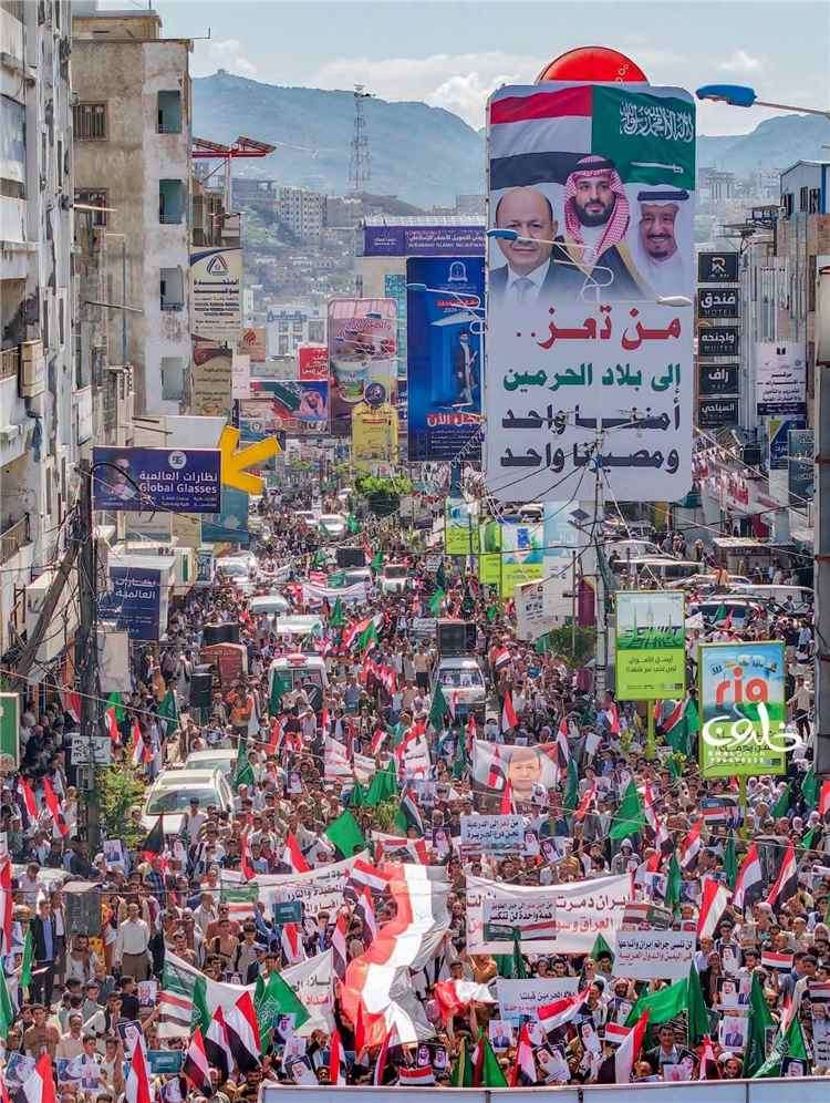 عاجل:بيان صادر عن مسيرة جماهيرية في تعز يؤكد دعم معركة استعادة الدولة واستئناف تصدير النفط