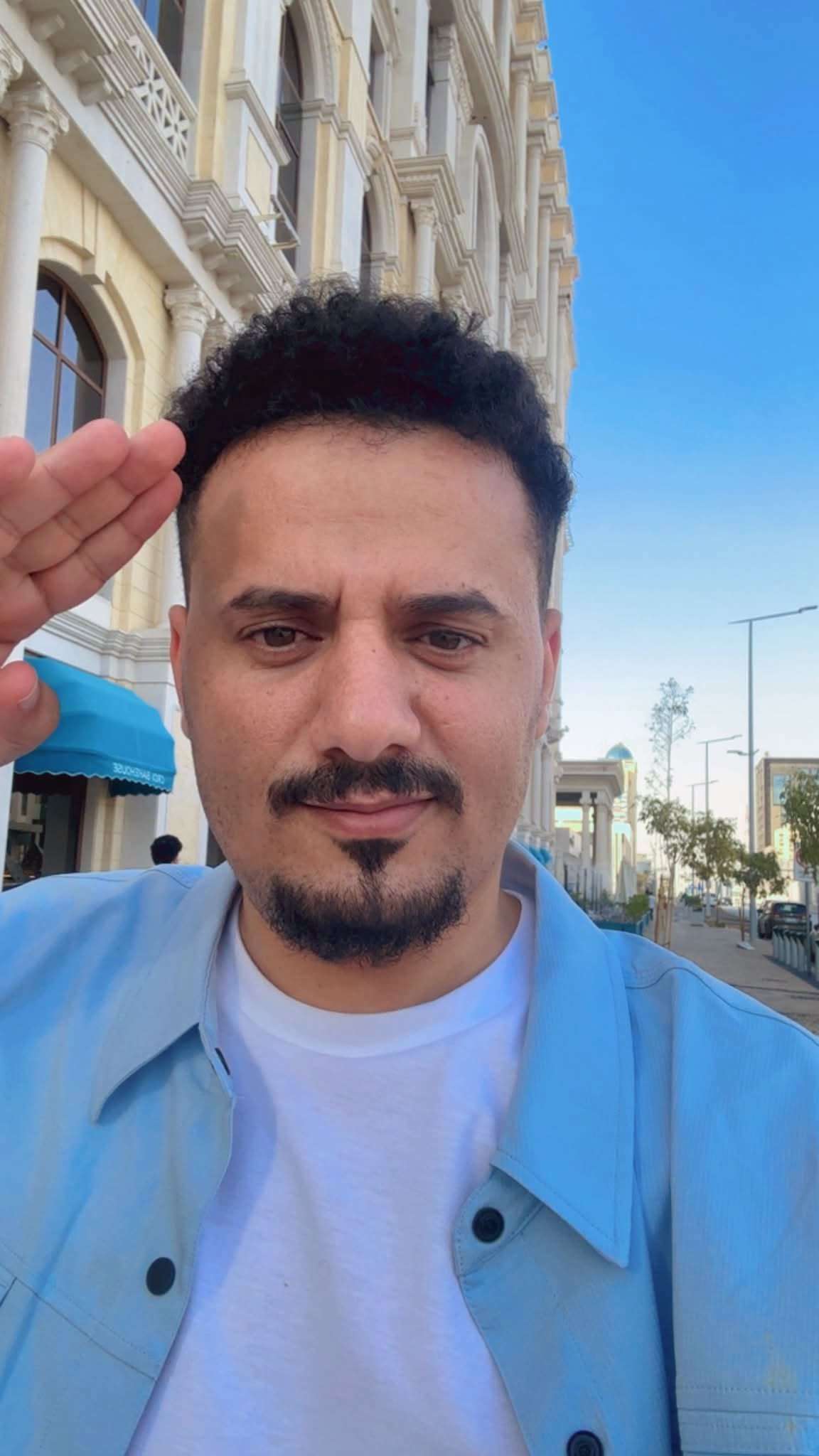 بعد حملة الحوثيين.. أحمد الجيشي يظهر من الرياض برسالة مقتضبة