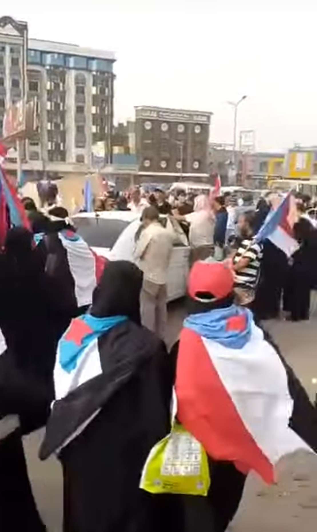 عاجل | أنصار المجلس الانتقالي ينظمون مظاهرة في مديرية المنصورة بعدن