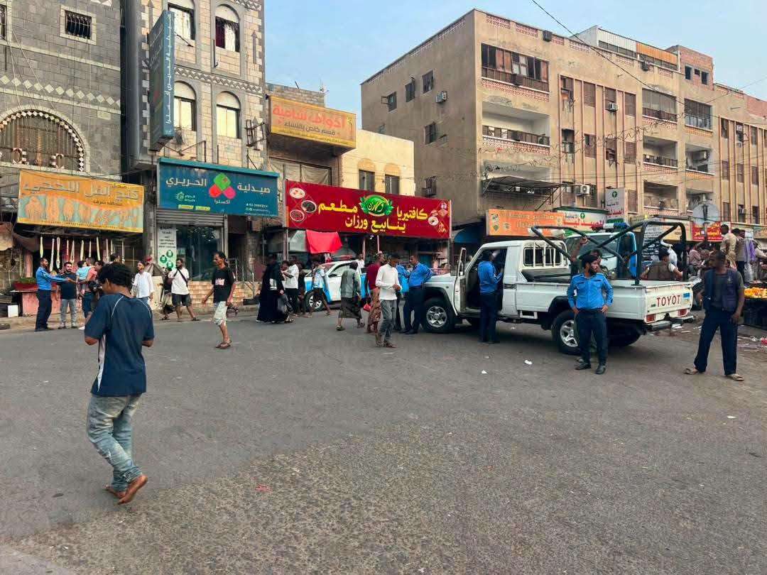 دعوات لتنفيذ حملة تنظيم شوارع كريتر بعدالة ومراعاة أصحاب البسطات