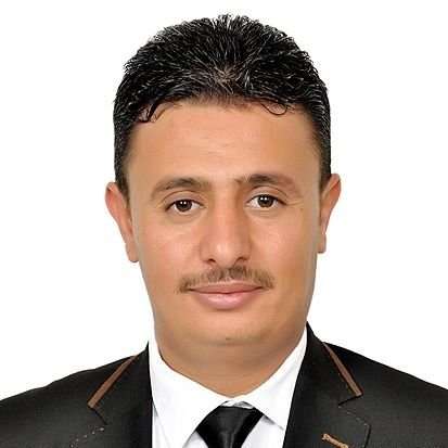 صحفي يكشف عن أمر خطير تسبب بانهيار العملة في مناطق الشرعية