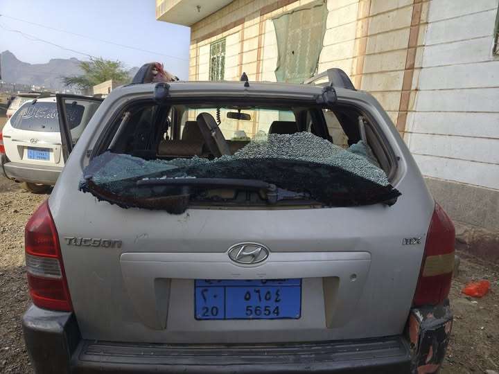 الاعتداء على سيارة إعلامي بالضالع