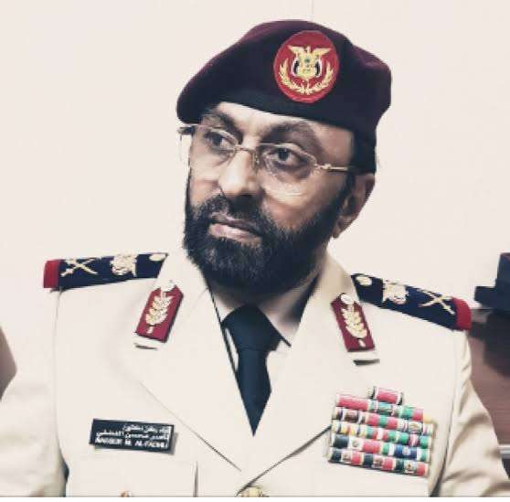 اللواء الركن ناصر الفضلي يعزي بوفاة الشاب إيهاب النعوي