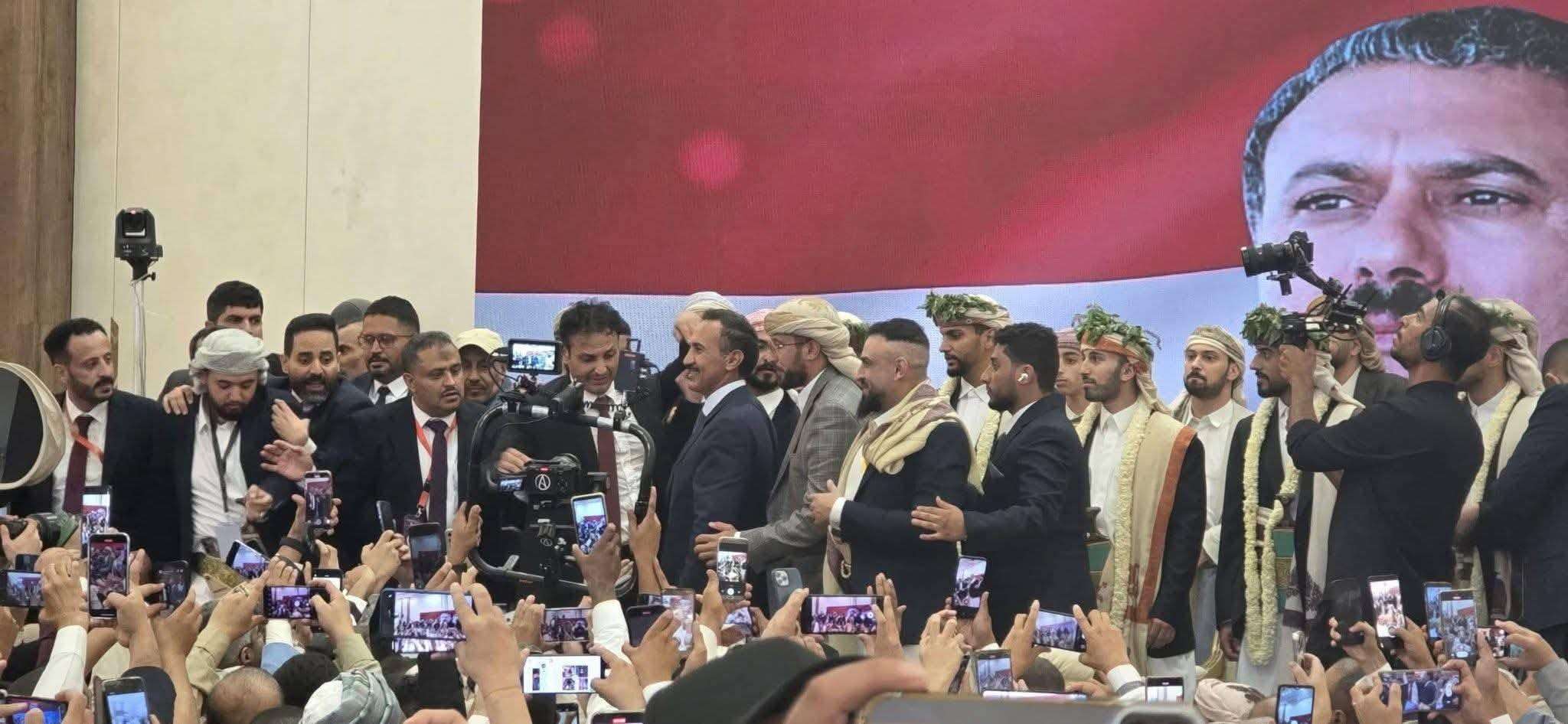 توكل كرمان تسخر من “آل عفاش” وتصف تحولهم من حكم الجمهورية إلى حفلة عرس في المنفى