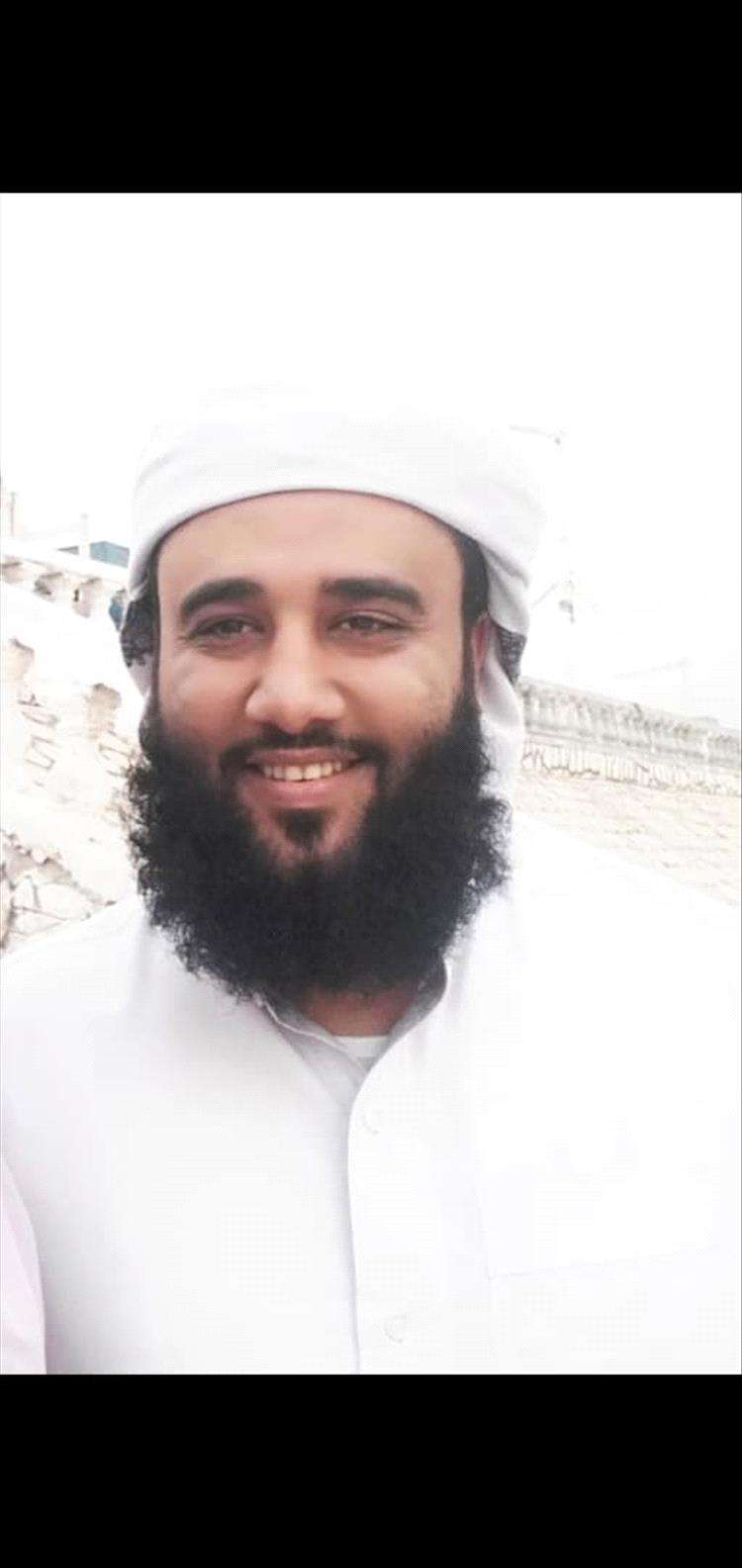 قوة عسكرية تعتقل رجل اعمال