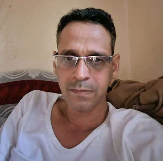 زوجة الإعلامي فارس أبو بارعة تطالب بالإفراج عنه وتكشف عن تدهور حالته الصحية