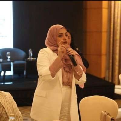 محامية تعلق على قصة هروب الصحفية منال قائد من الحديدة