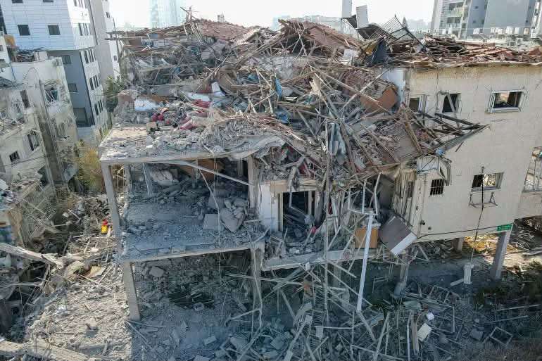 نجاة المنطقة من ضربة يعتقد بانها نووية ماذا حدث يوم امس