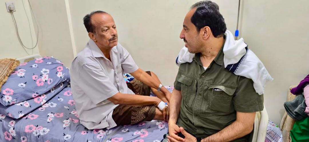 الوزير نايف البكري يزور اللواء ناصر النوبة للاطمئنان على صحته