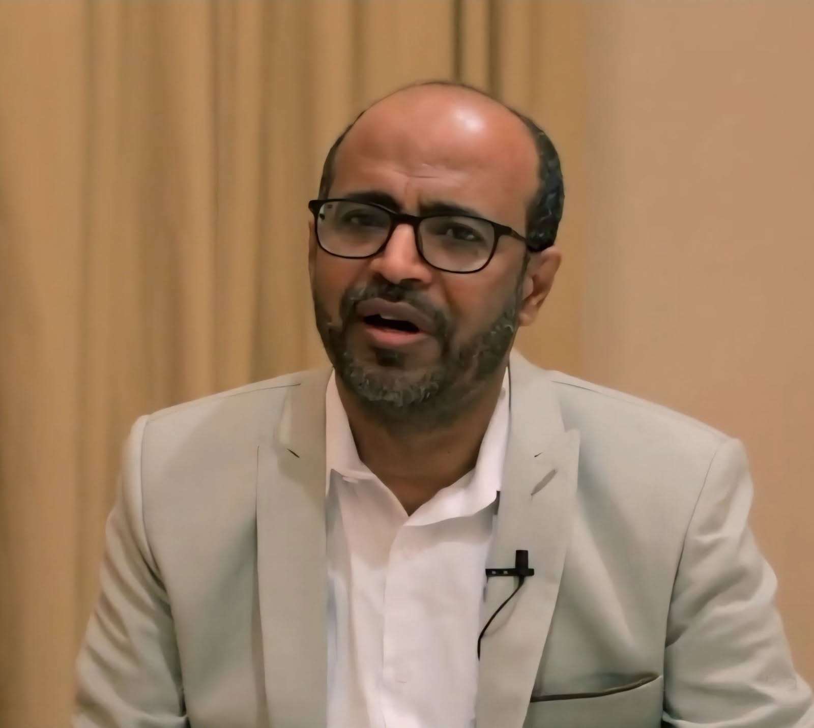إشادة بجهود وزير النفط وسط مطالبات بمعالجة أزمة الغاز واقالة بن هيط