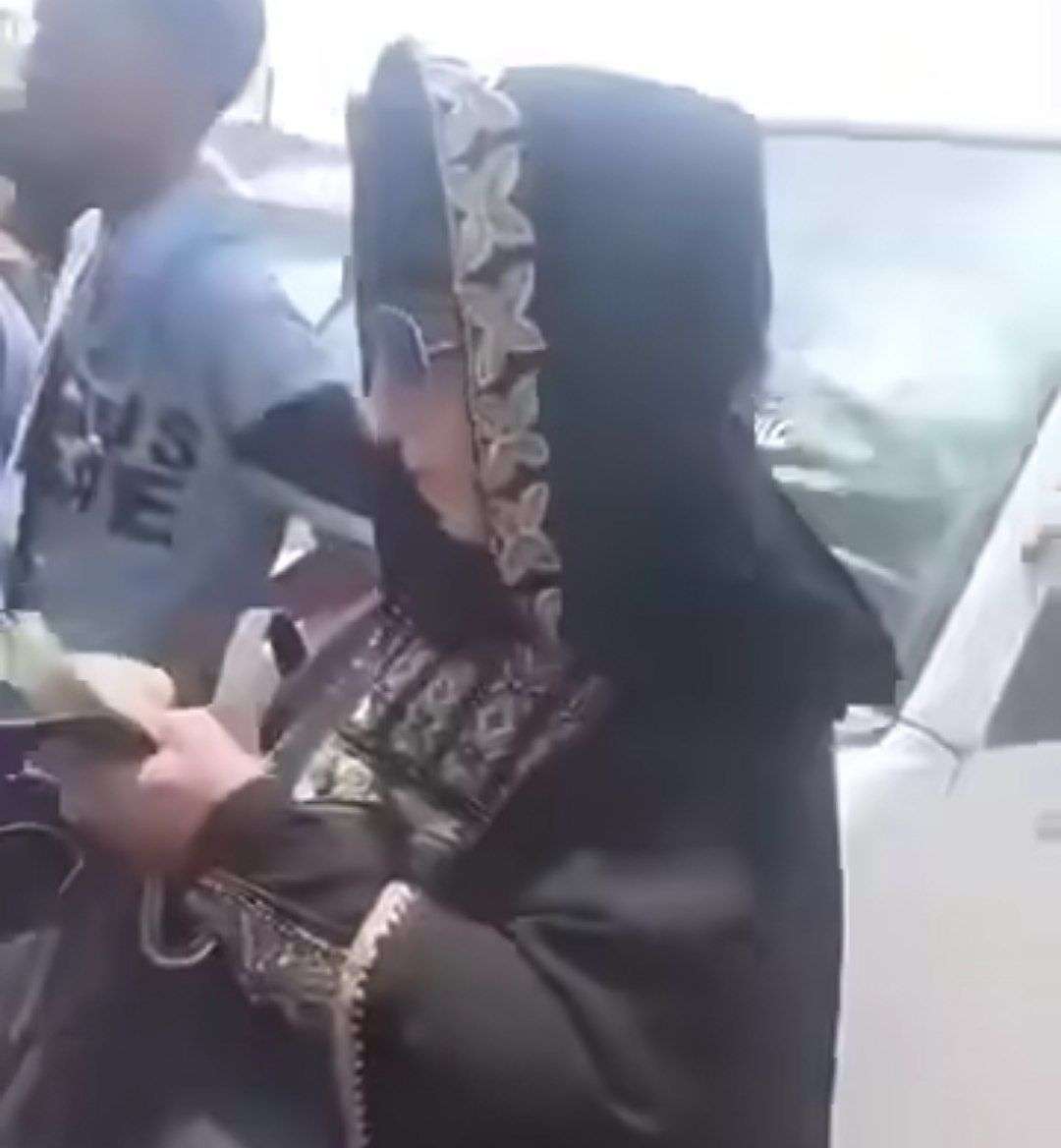 وسط ترديد أغانيها .. الفنانة أمل كعدل تبحث عن اسطوانة غاز