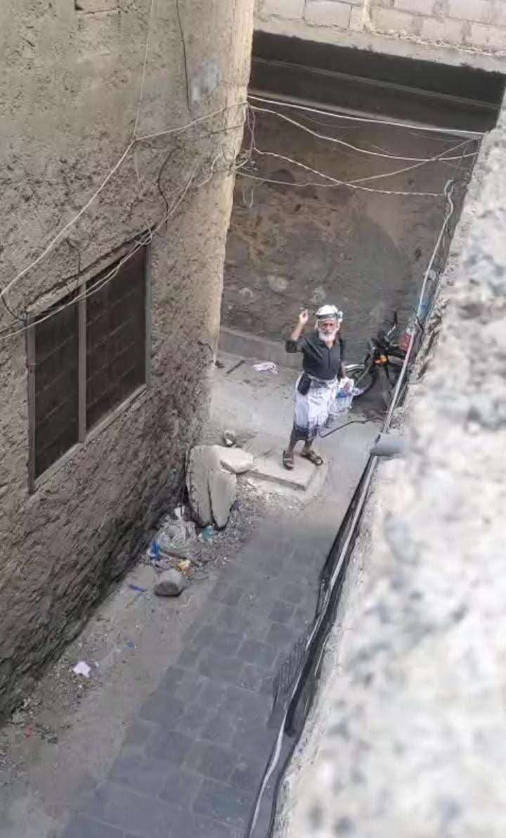 شاب يوضح حقيقة انتشار فيديو وداع والده: لا نحتاج دعمًا ماديًا.. فقط اذكروا أبي بالخير