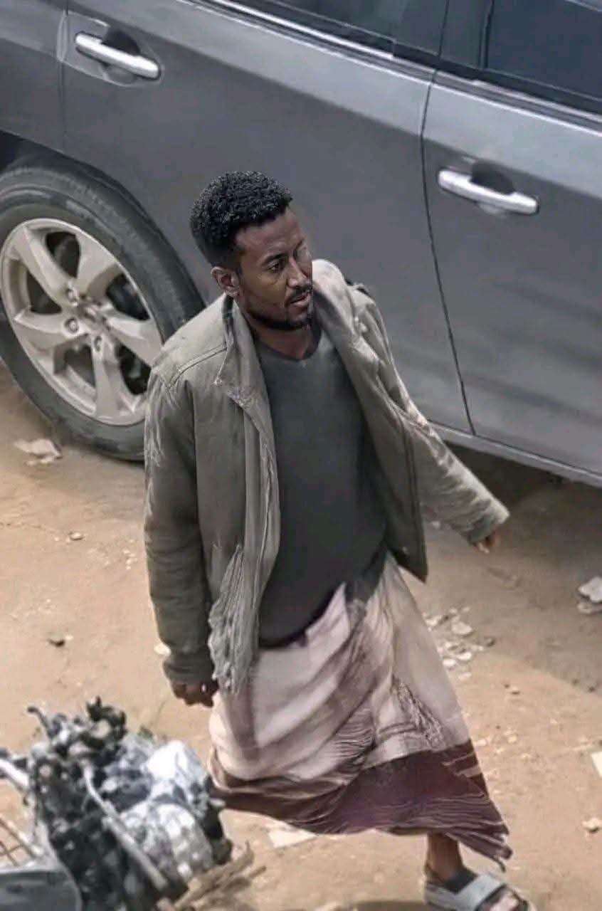 سرقة حقيبة من سيارة من عامل كان يمسحها
