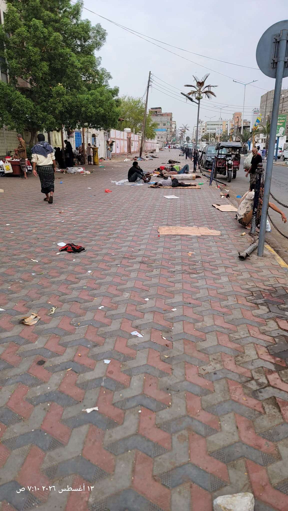 تزامناً مع إقتراب المدارس .. تزايد ظاهرة النوم في الشوارع بعدن