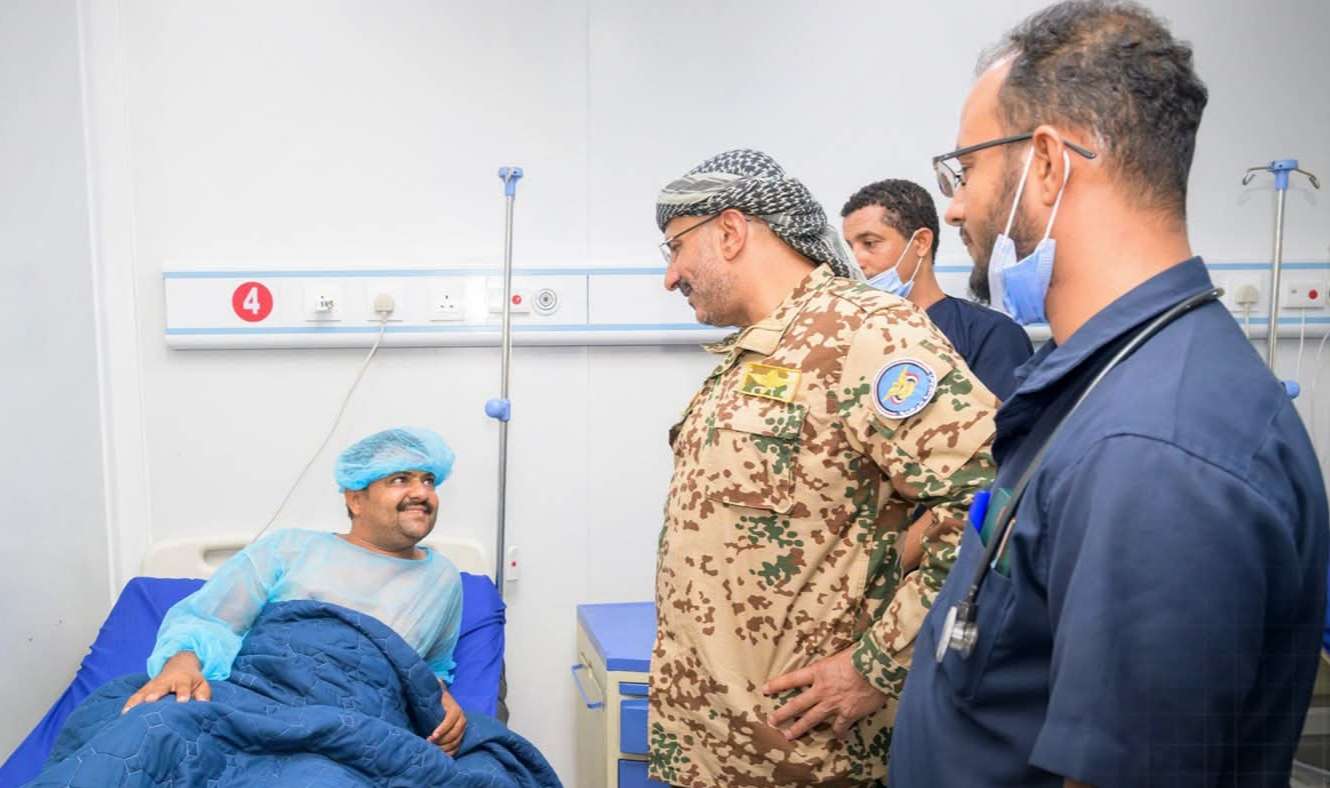 الفريق طارق صالح يتفقد أحوال المواطنين والجرحى في المخا