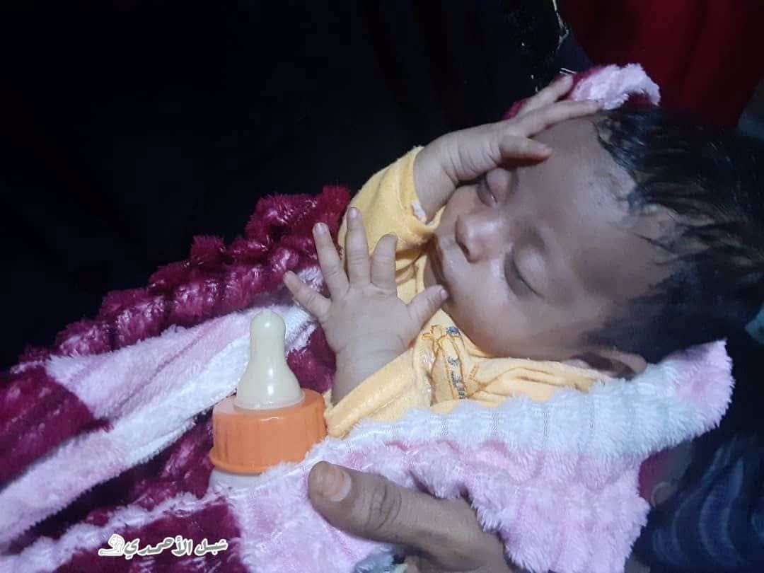 العثور على طفل رضيع متروك بجانب مسجد في المنصورة بعدن