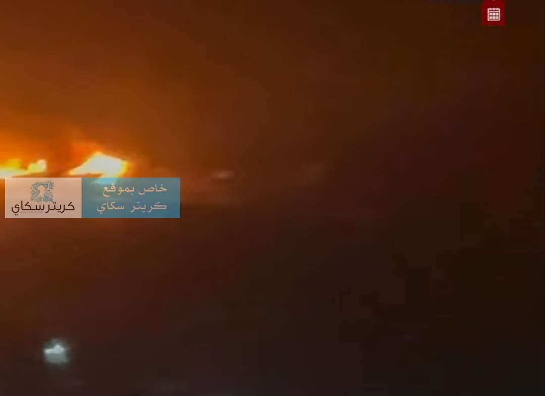 عاجل: احتراق مركبين يحملان بضائع تجارية جراء القصف الحو ثي على ميناء المخا