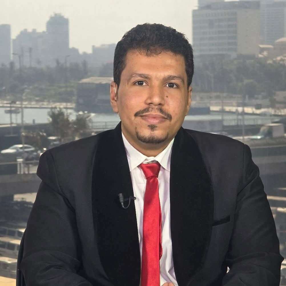صحفي يمني يفاجئ سوبر ماركت في القاهرة.. يعيد 900 جنيه بسبب خطأ في الحساب