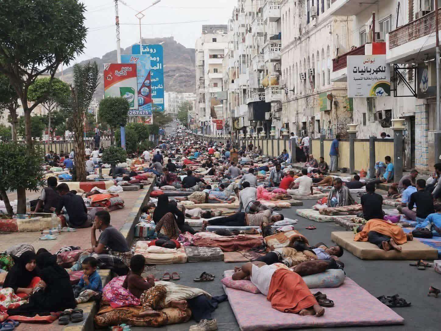 «ثورة الفرشان» تعود إلى عدن.. دعوات جديدة للخروج إلى الشوارع للمطالبة بالخدمات
