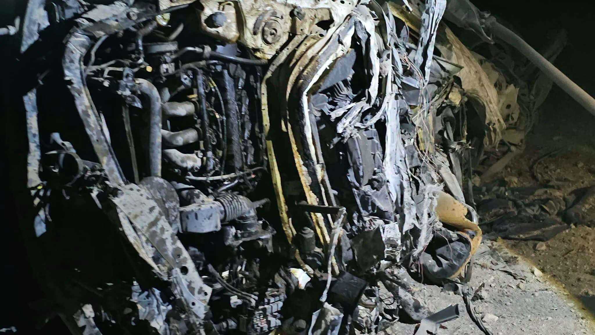 مأساة جديدة في مأرب.. حافلة تتحول إلى رماد جراء استهداف حي سكني