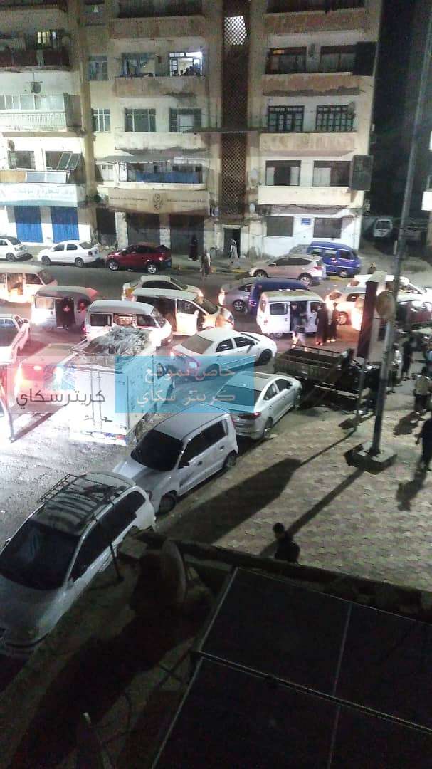 عاجل:اغلاق شارع رئيسي بعدن انطلاقا لثورة الفرشان