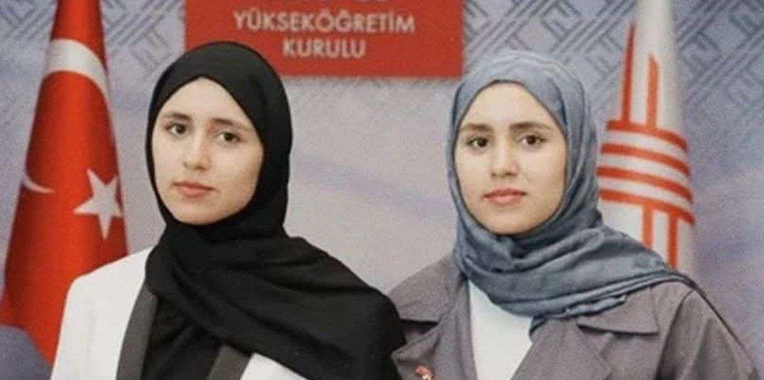 توأم يمنيتان تحصدان المركزين الأول والثاني في تخصص الهندسة الكهربائية والإلكترونية بجامعة إسطنبول