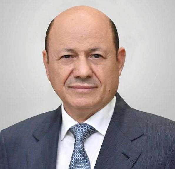 رئيس مجلس القيادة يعزي محافظ المحويت باستشهاد نجل شقيقه
