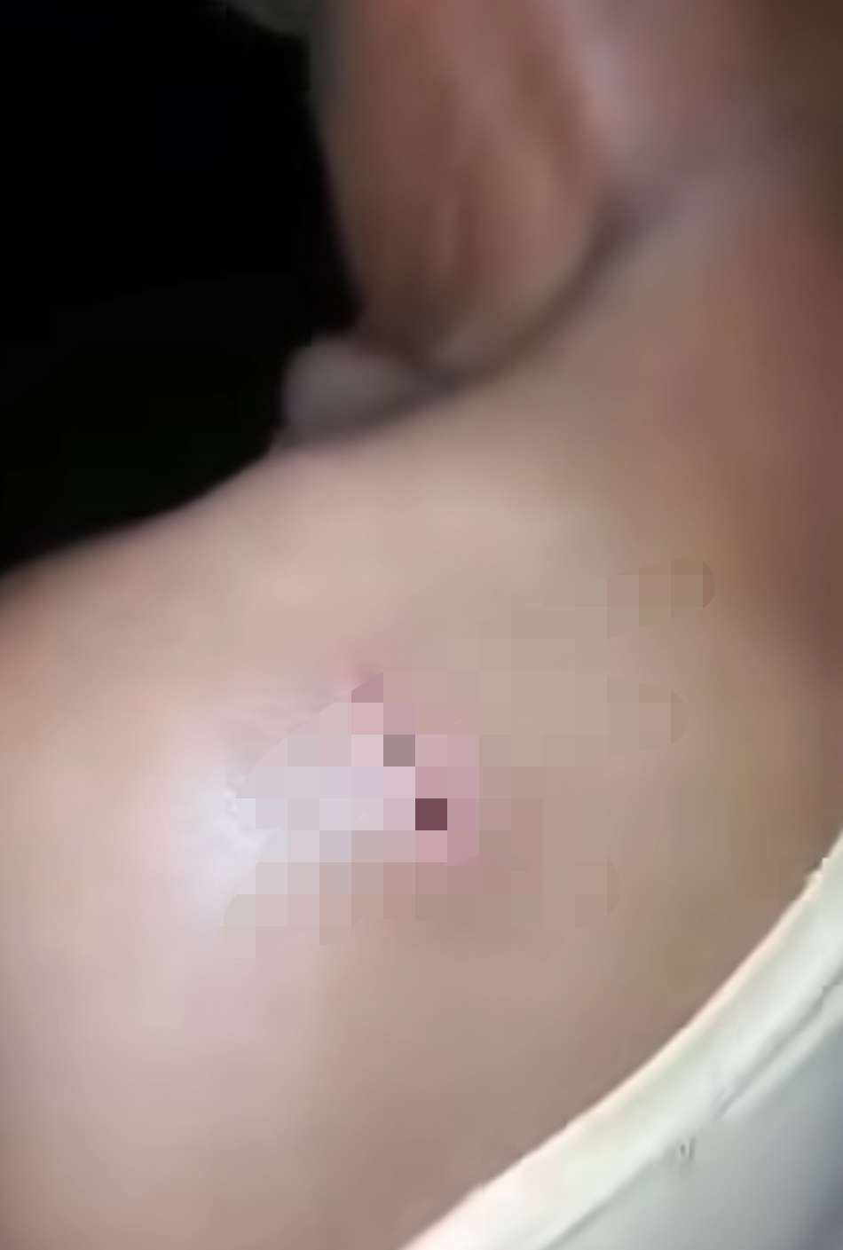 اتهامات لأفراد شرطة بالاعتداء على مواطن واقتياده بالقوة
