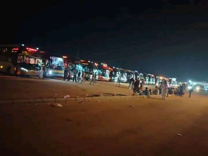منفذ الوديعة.. زحام متجدد ومعاناة المسافرين تتواصل