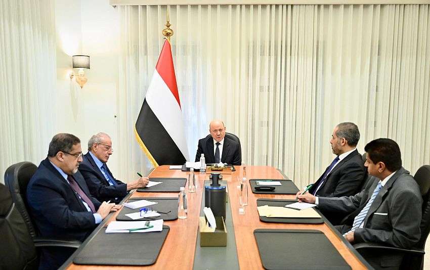 رئيس مجلس القيادة يطلق إجراءات شاملة لمكافحة التهريب وتقويض اقتصاد الحرب