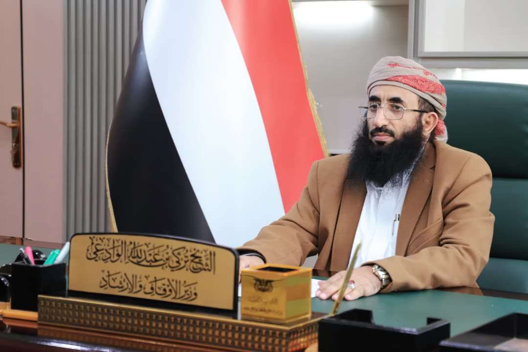وزير الاوقاف يدشن عهده بتعيينات حزبية وعائلية واستبعاد الخبرات القديمة