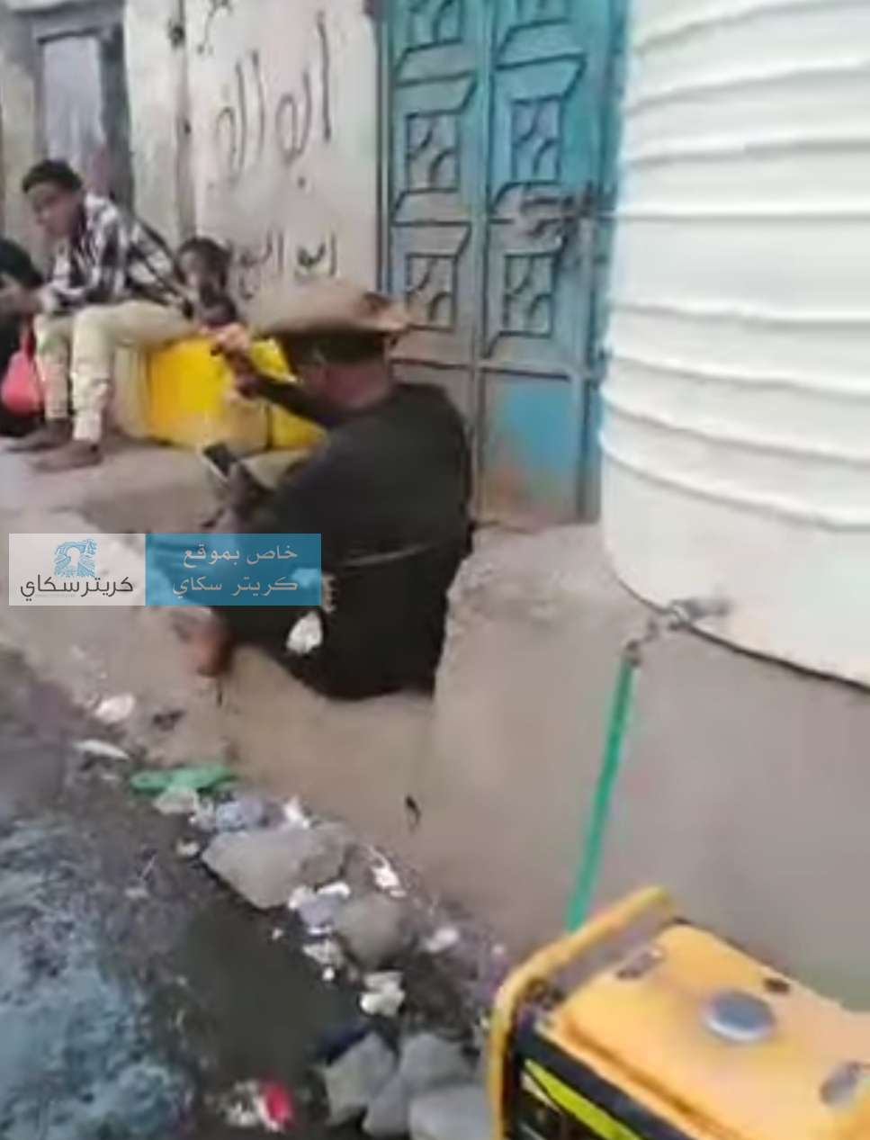 أهالي الشيخ إسحاق بالمعلا يطلقون صرخة بسبب انقطاع المياه عن منازلهم