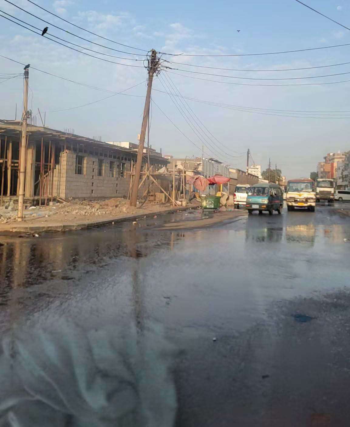 طفح مياه الصرف الصحي أمام مبنى المجلس المحلي بالمنصورة(صور)