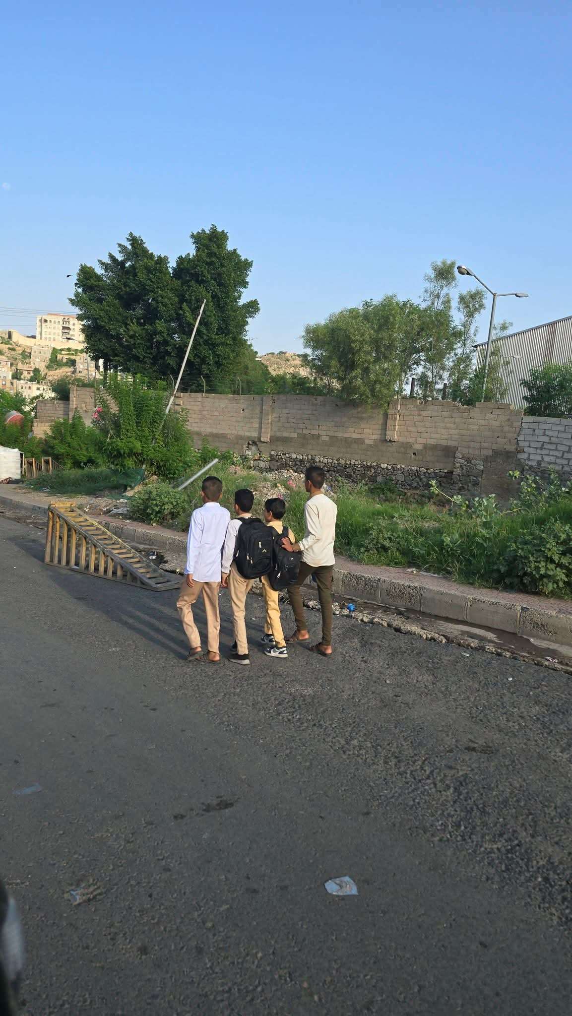 مدارس لحج تواجه تحديات متزايدة مع إنطلاق العام الجديد