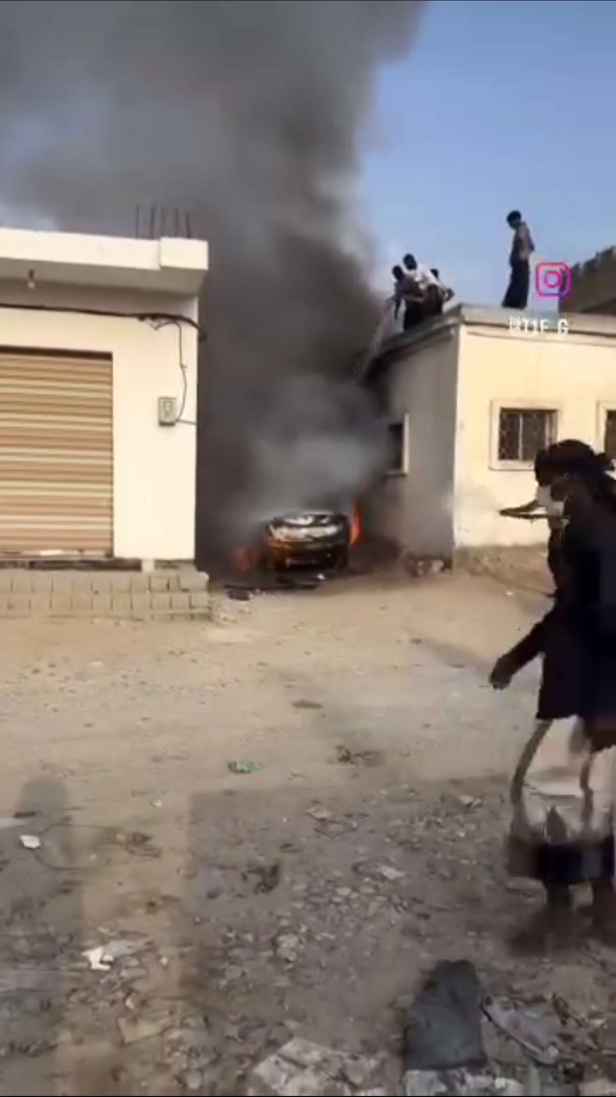 عاجل | اندلاع حريق في سيارة بحي فوة في المكلا