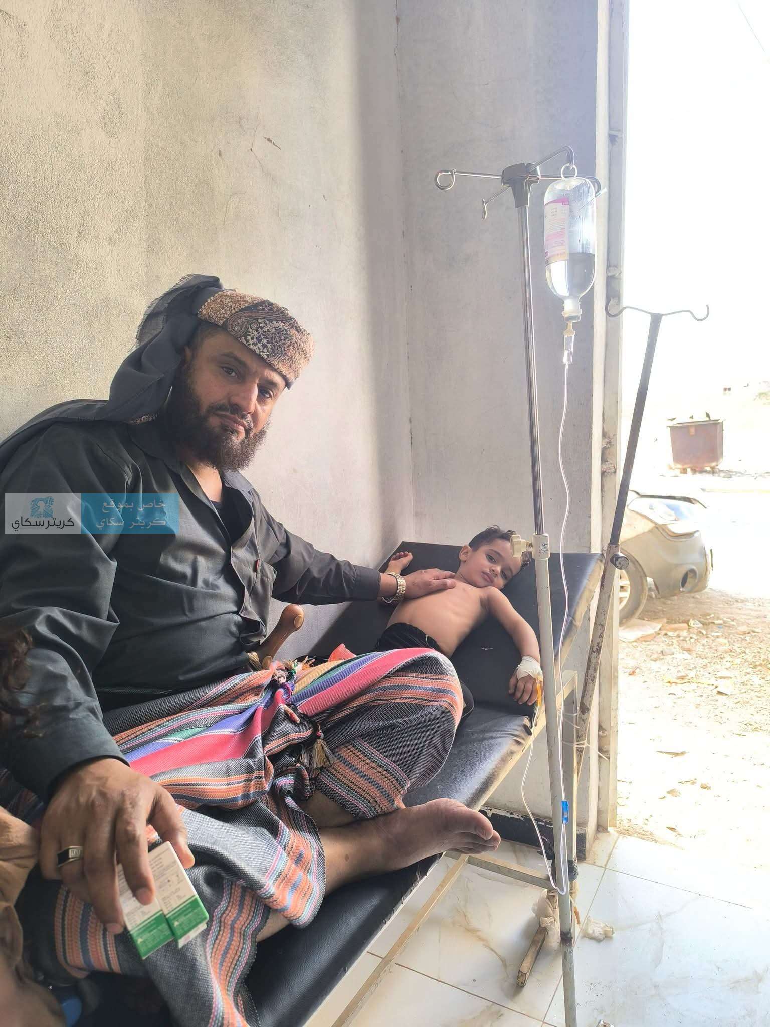 طفل الناشط منيف علي ناشر يتعرض لحادث تسمم بعد شرب مادة بترولية