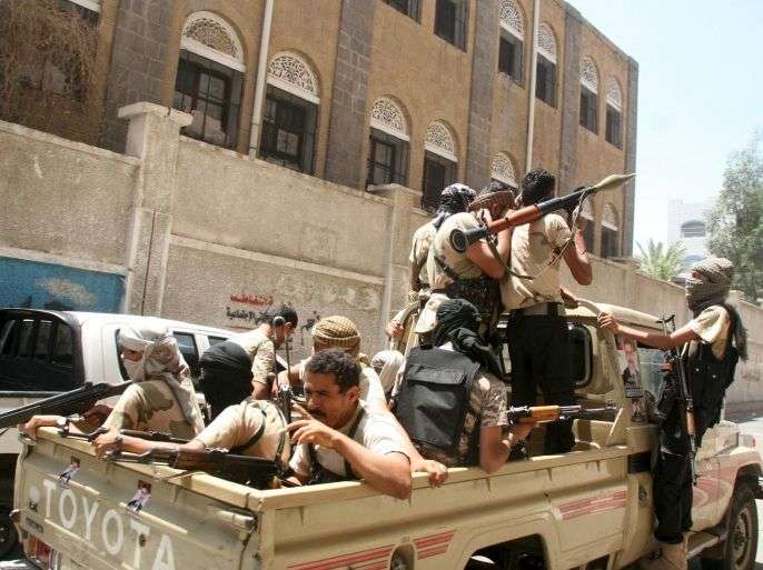 اختطاف هذه الشخصية بصنعاء من داخل منزله وامام اطفاله