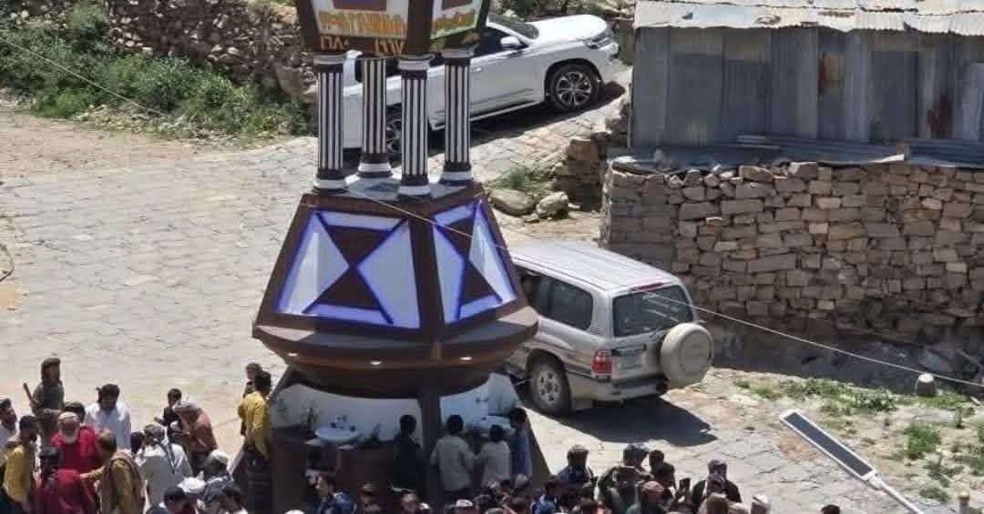 خزان ماء على شكل مبخرة في يافع يلفت الأنظار كتحفة هندسية فريدة