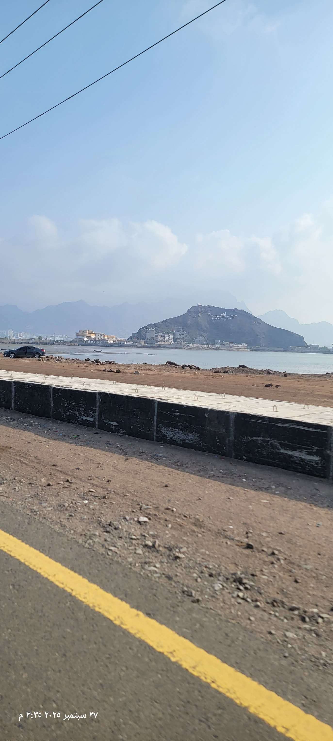 مطالبات باستكمال صيانة طريق حيوي بعدن