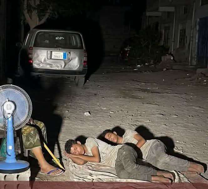 تزامنا مع بدء شهر سبتمبر .. رطوبة خانقة في عدن