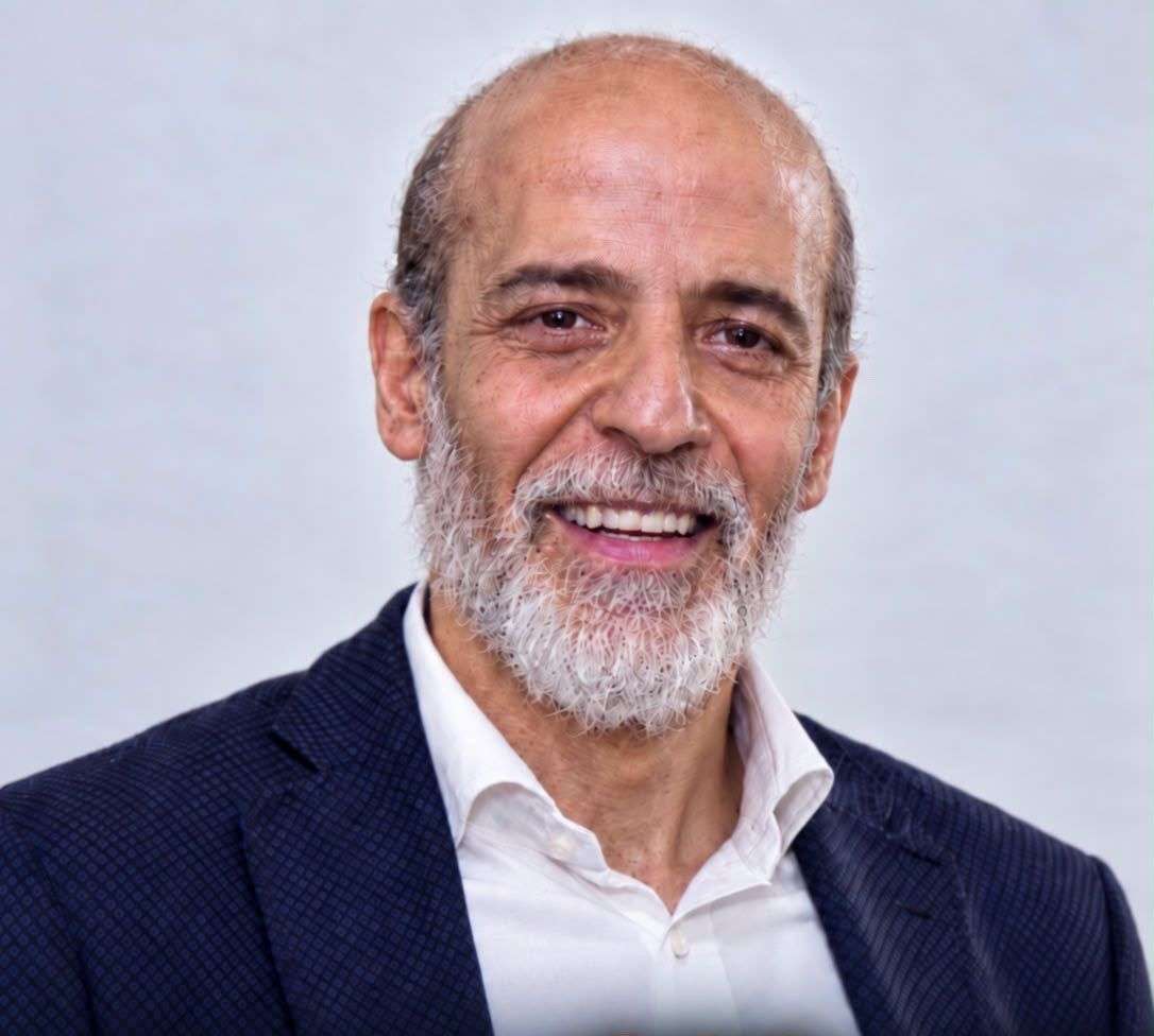 زوجة الدكتور علي المضواحي تجدد مناشدتها لإطلاق سراحه