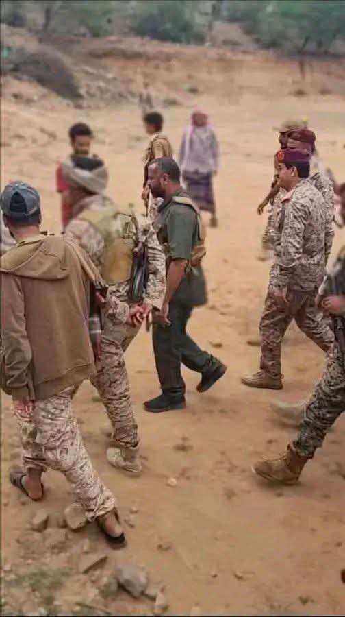 عاجل:أول صورة لوزير الدفاع عقب الاشتباكات واستهداف موكبه في الضالع