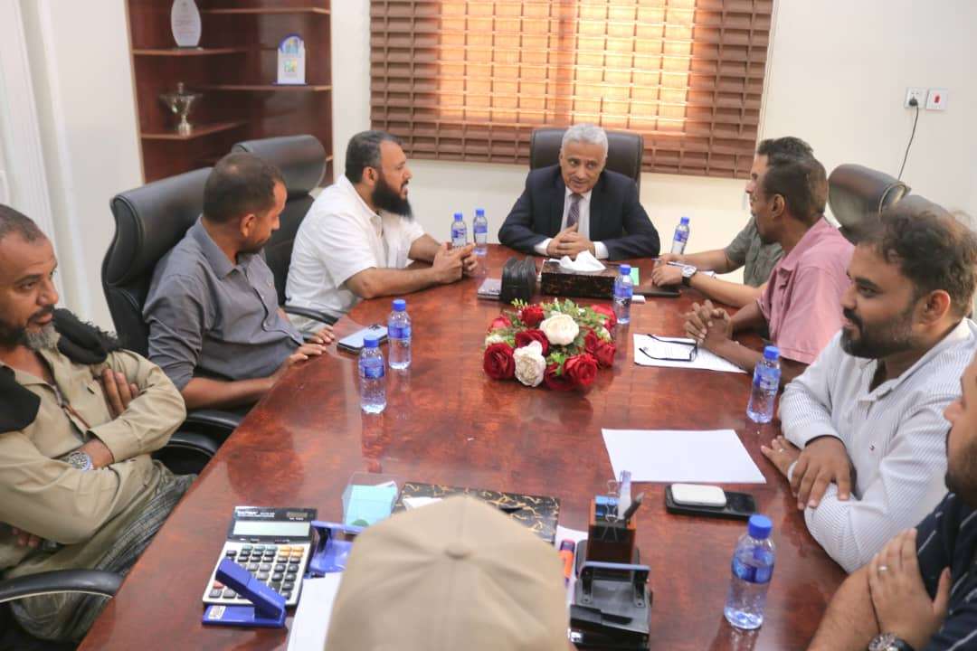 رئيس صندوق صيانة الطرق يناقش مع مدير عام التواهي احتياجات المديرية من مشاريع الطرق