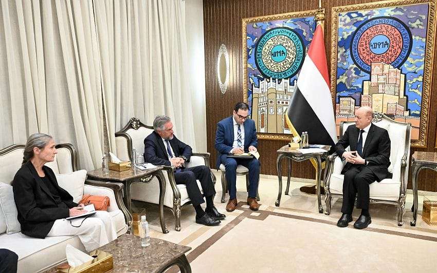 رئيس مجلس القيادة: دفاع اليمن عن باب المندب هو دفاع عن امن الممرات العالمية والإمدادات المنقذة للحياة