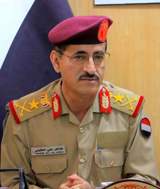 وزير الدفاع طاهر العقيلي يصل عدن عقب تعرضه لكمين مسلح في الضالع