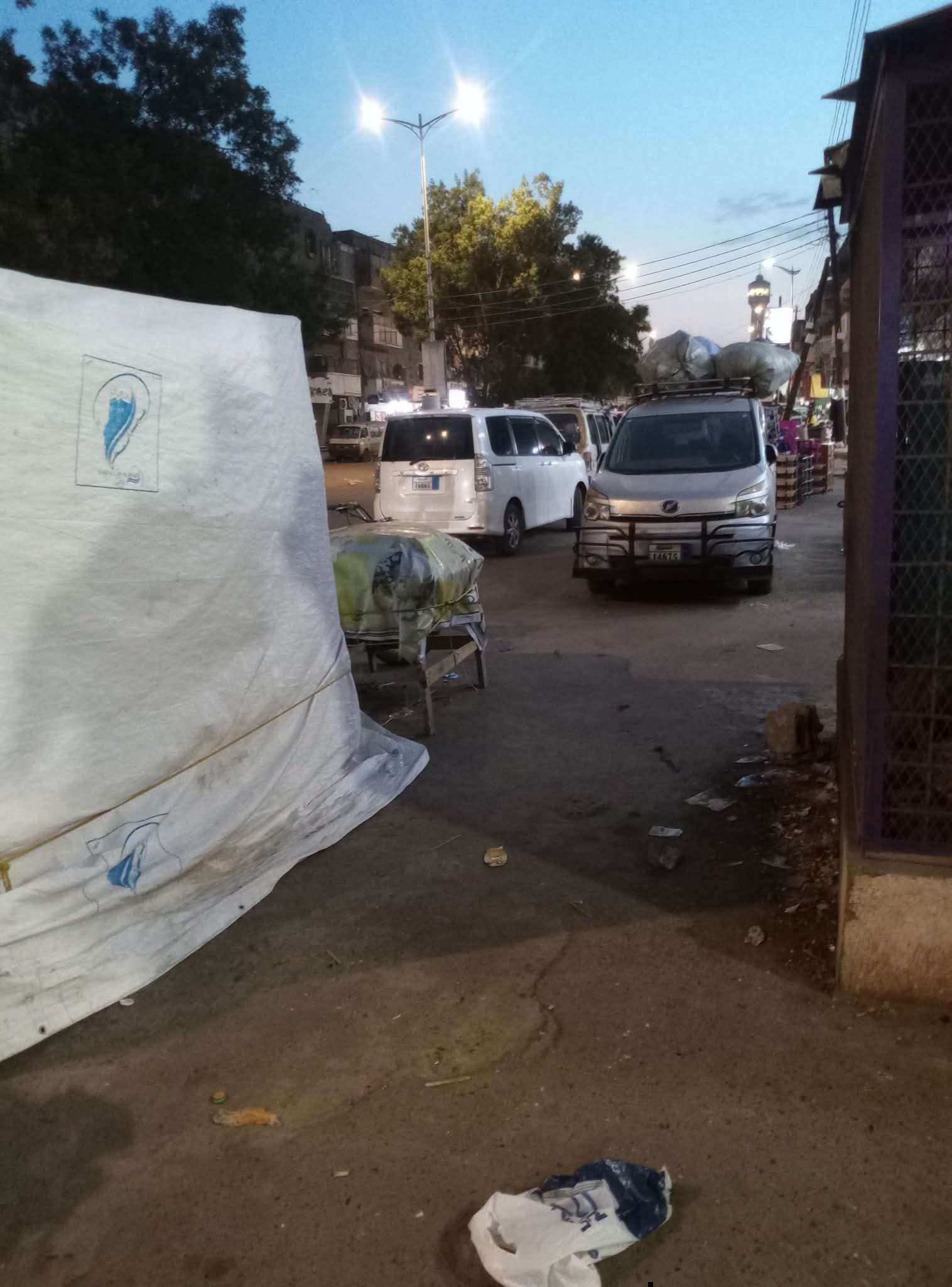 زنجبار تهتز بالرصاص.. سجين يهرب من الجنود أثناء استلام حوالة مالية ومطاردة في الشارع
