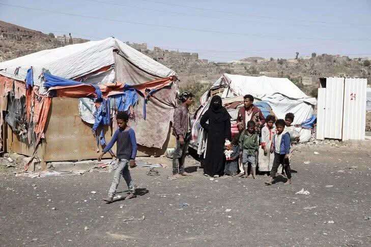 الشيخ نايف جرهوم اليزيدي يتبرع بـ10 آلاف ريال سعودي للنازحين من الساحل الغربي في عدن